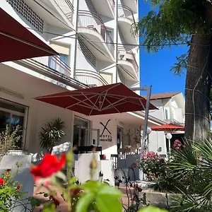 Hotel X **