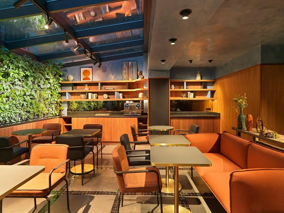 ****  Le Katorze Hotel Paris France